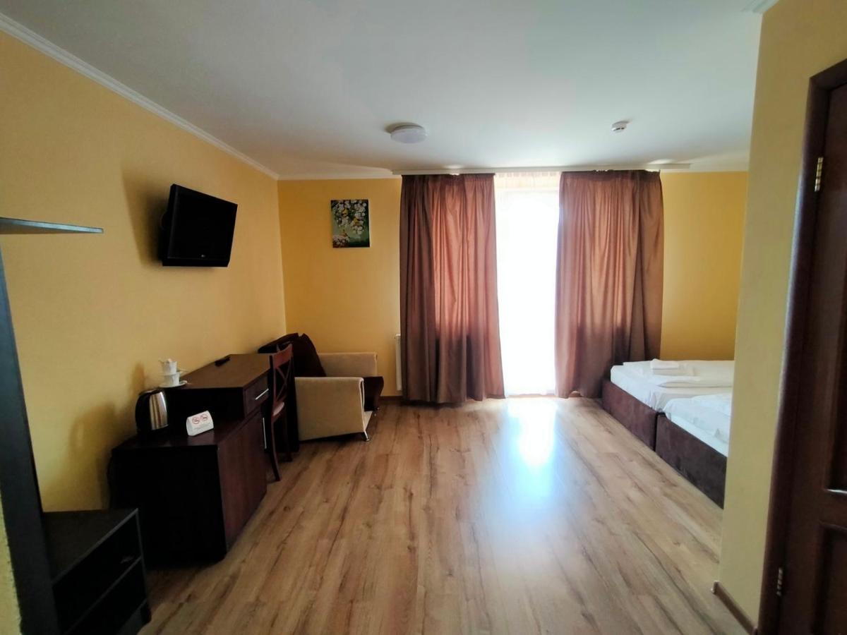 Латориця Hotel Suskovo Exterior foto